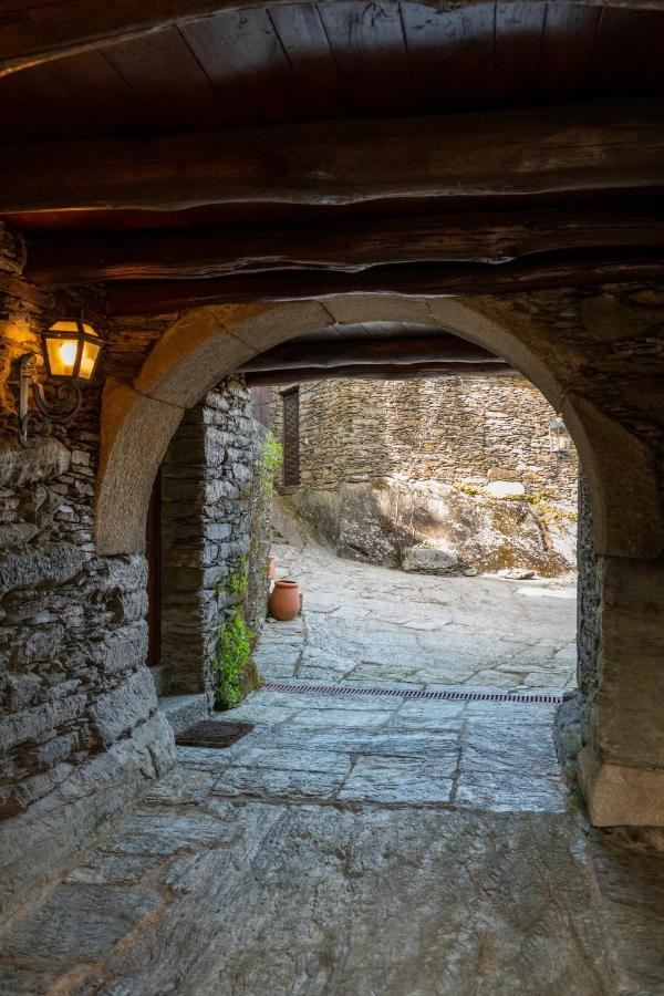 Quinta De Mouraes - Casa Do Xisto Guest House Lever ภายนอก รูปภาพ